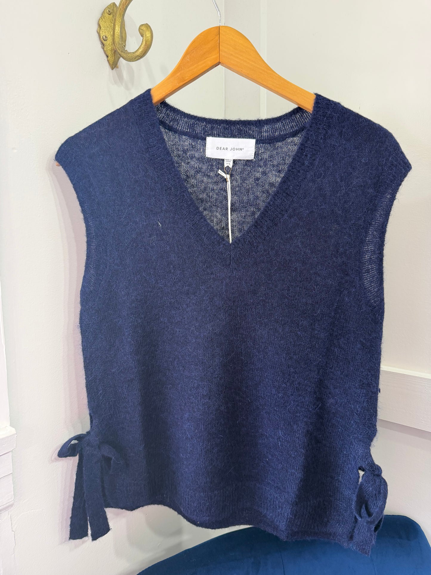 Esha navy sweater