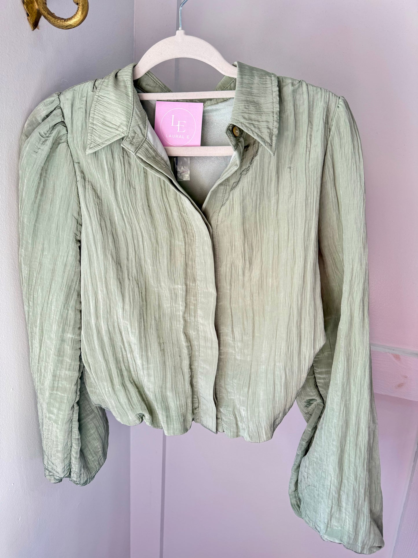 Sage crinkle button front top