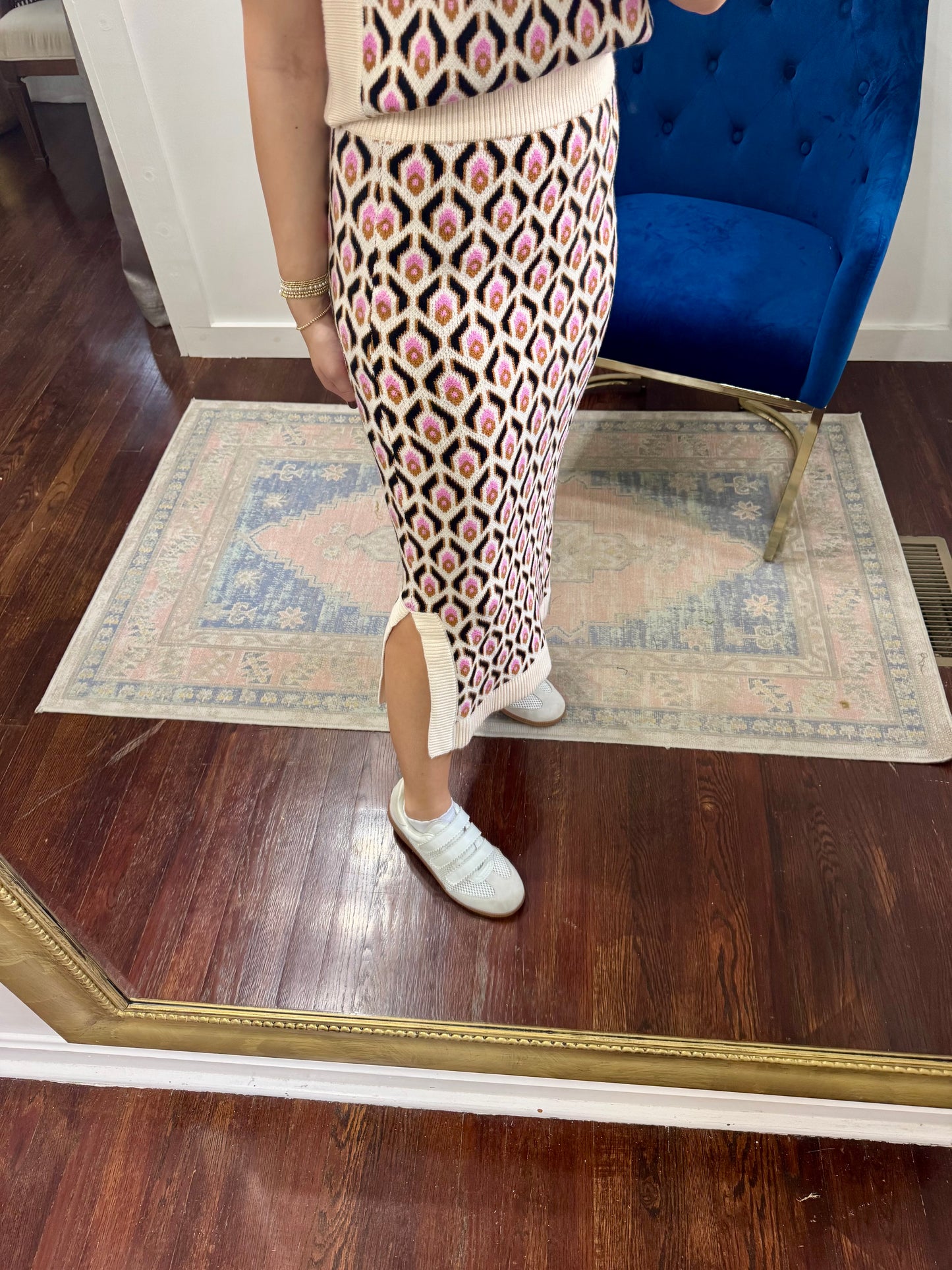 Pink black patterned knit skirt