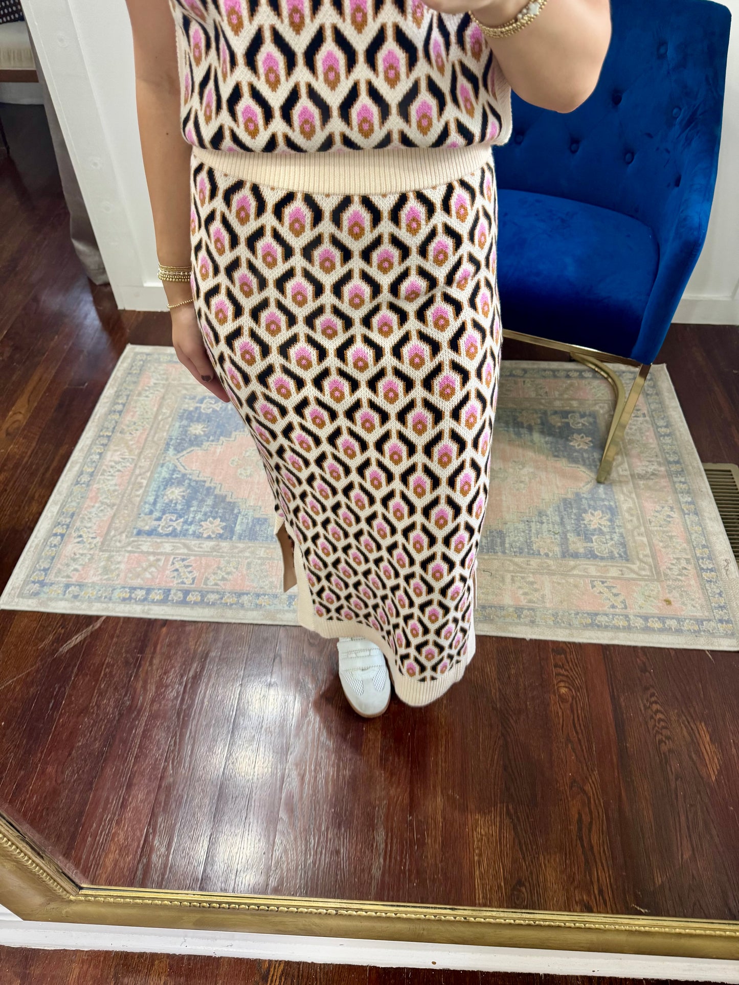 Pink black patterned knit skirt