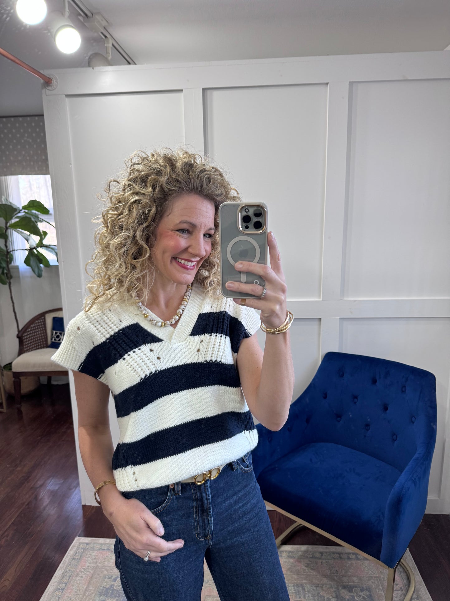 Una navy and ivory sweater