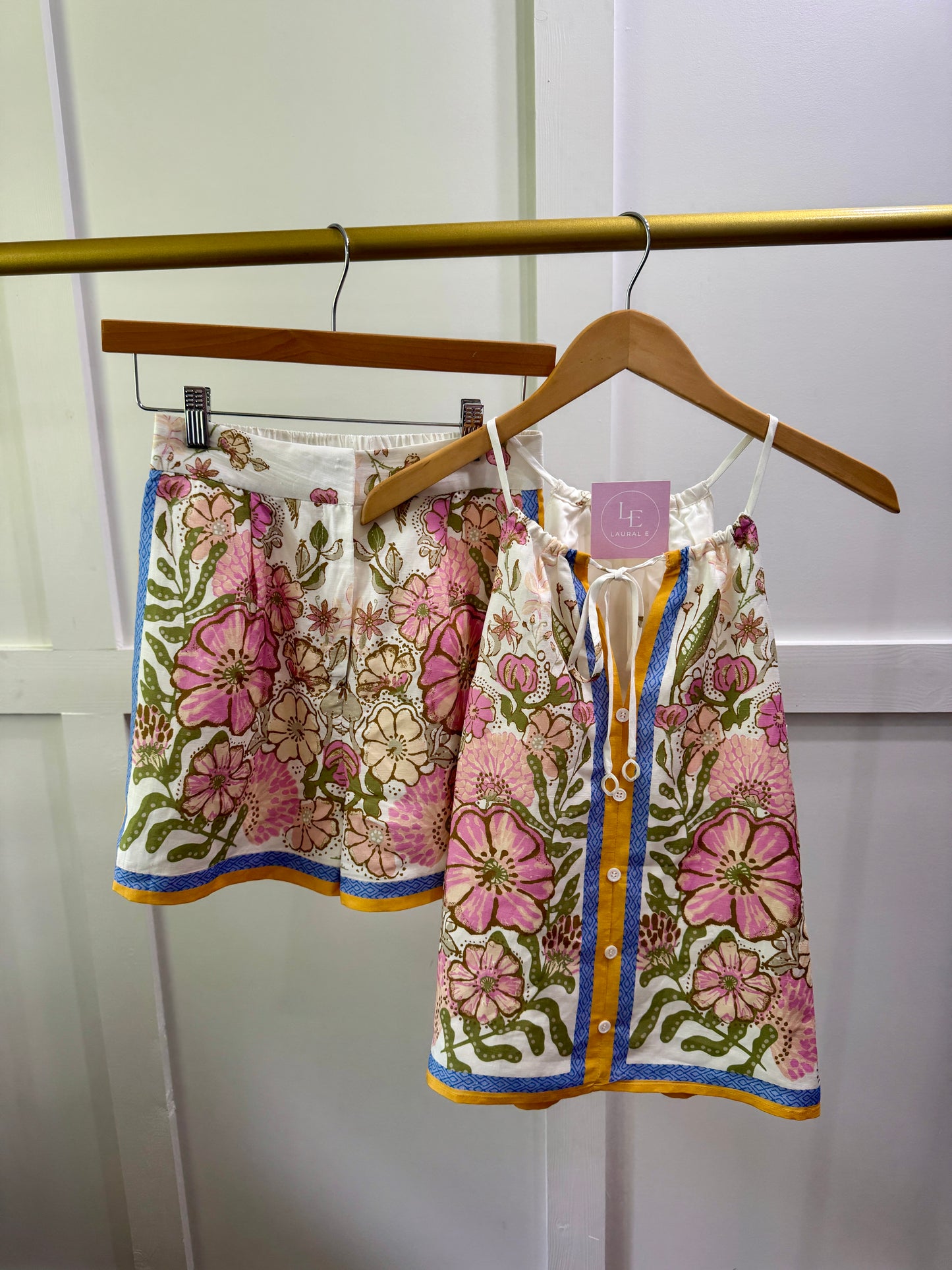 Sweet pea border print top