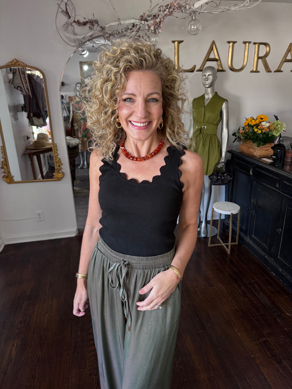 Black scallop tank