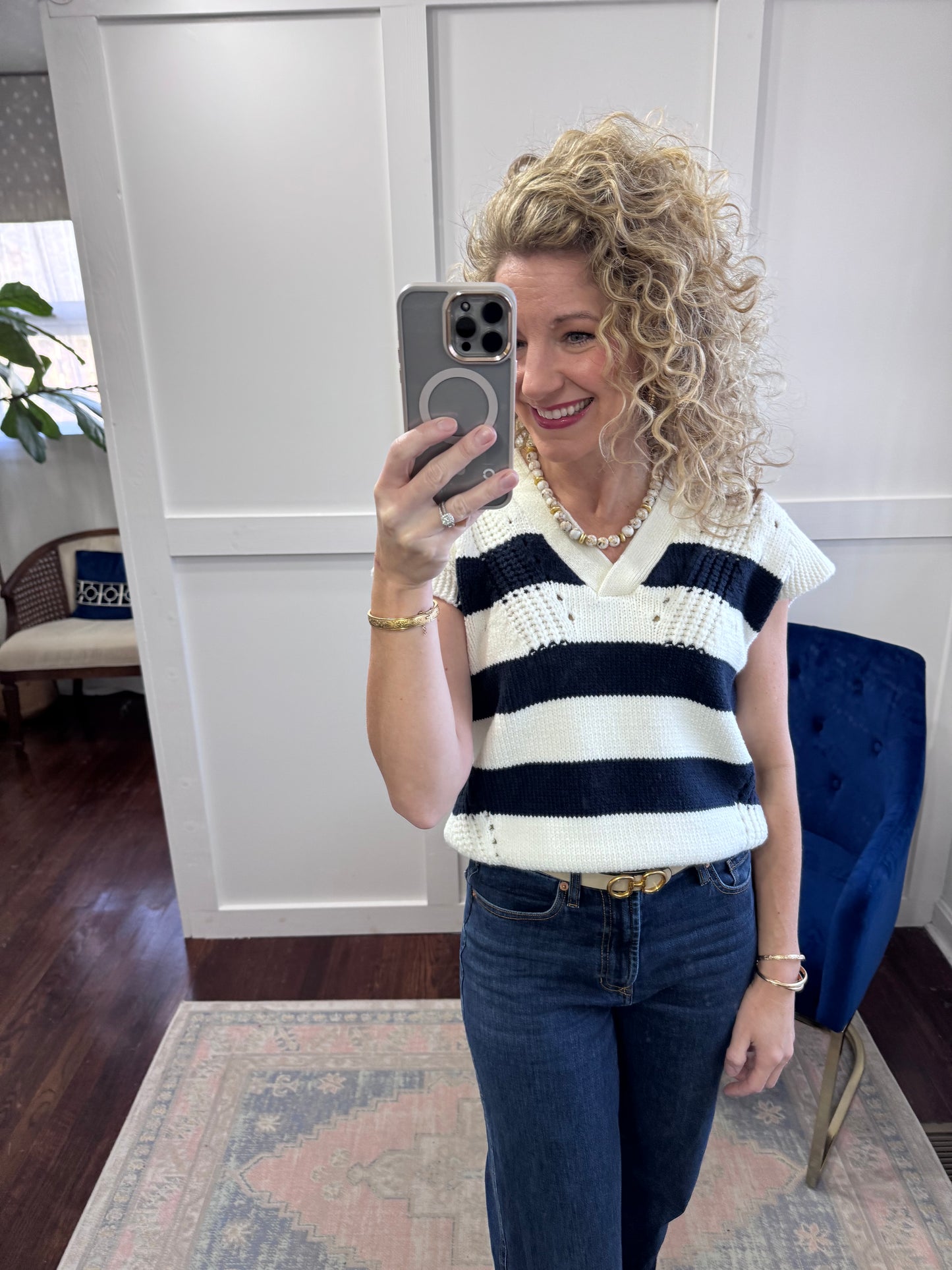 Una navy and ivory sweater