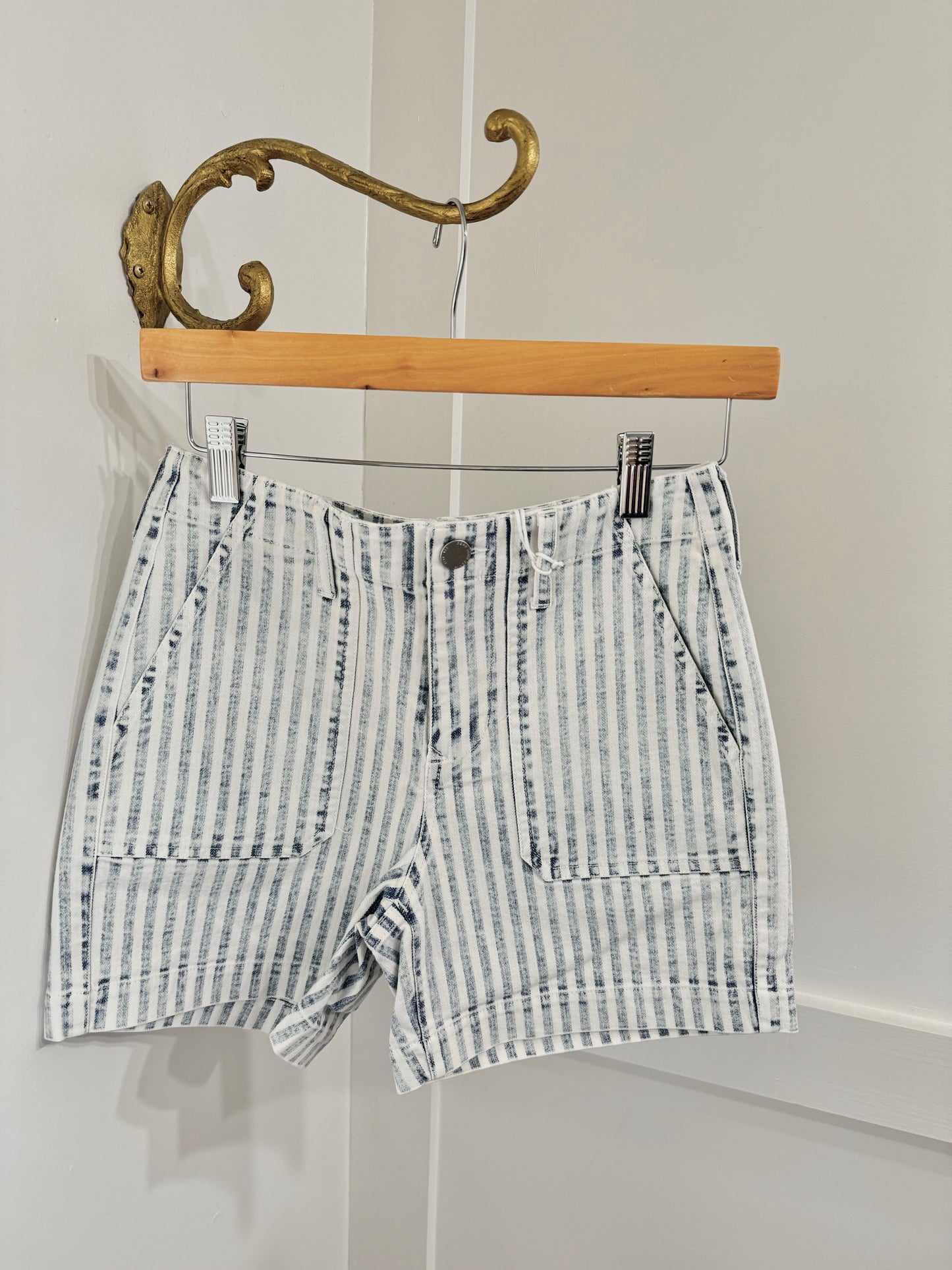 Julian railroad stripes light wash shorts