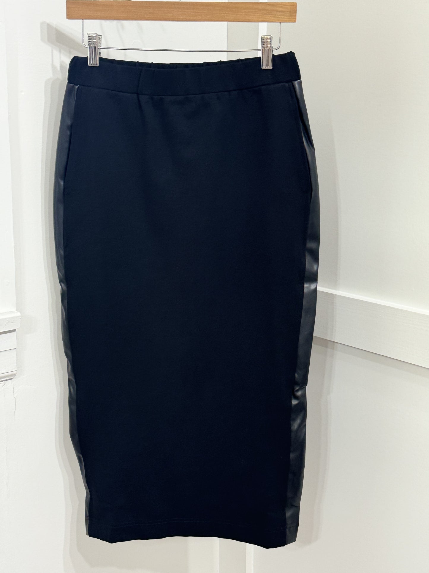 Fitted ponte leather skirt