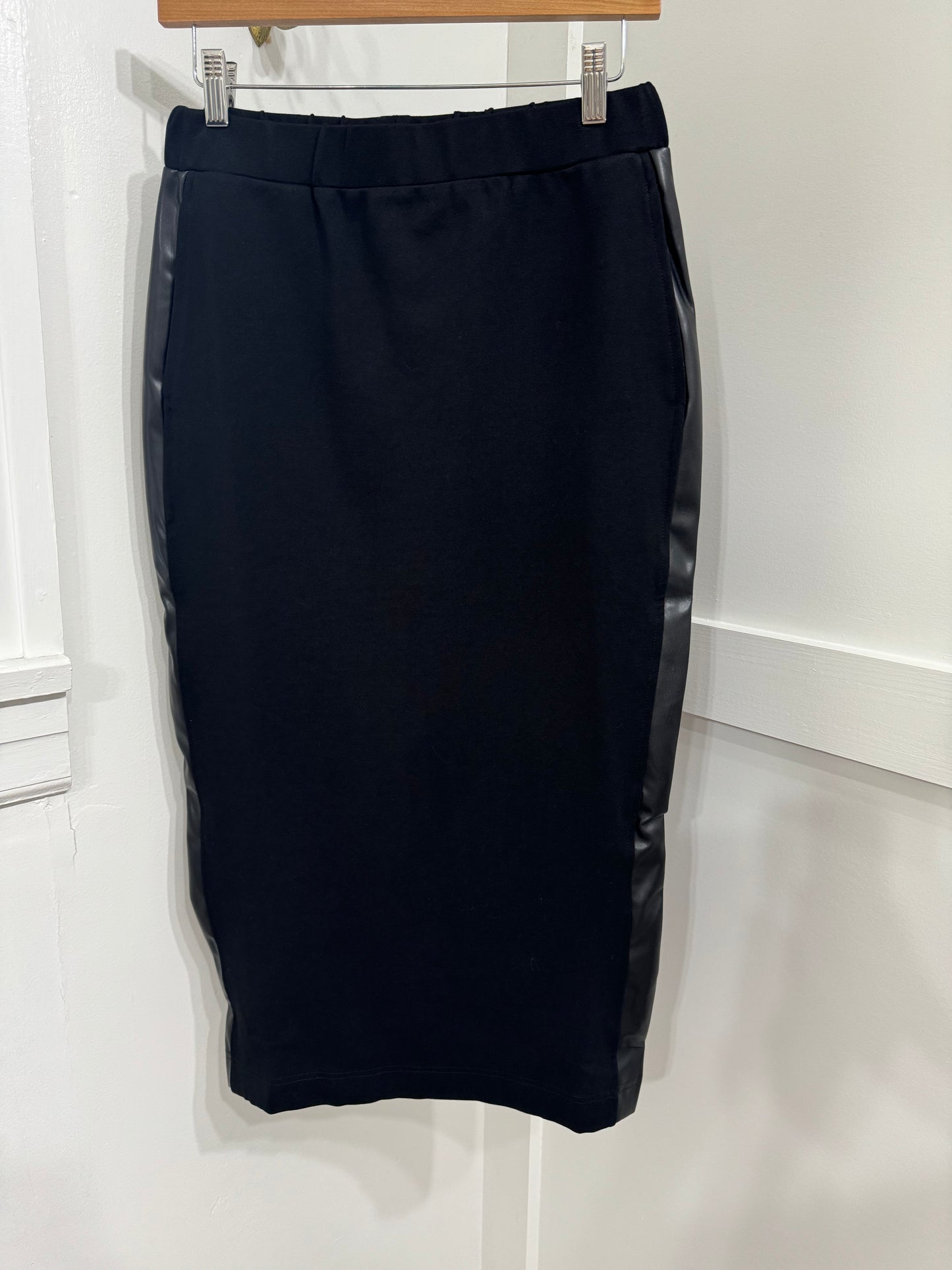 Fitted ponte leather skirt