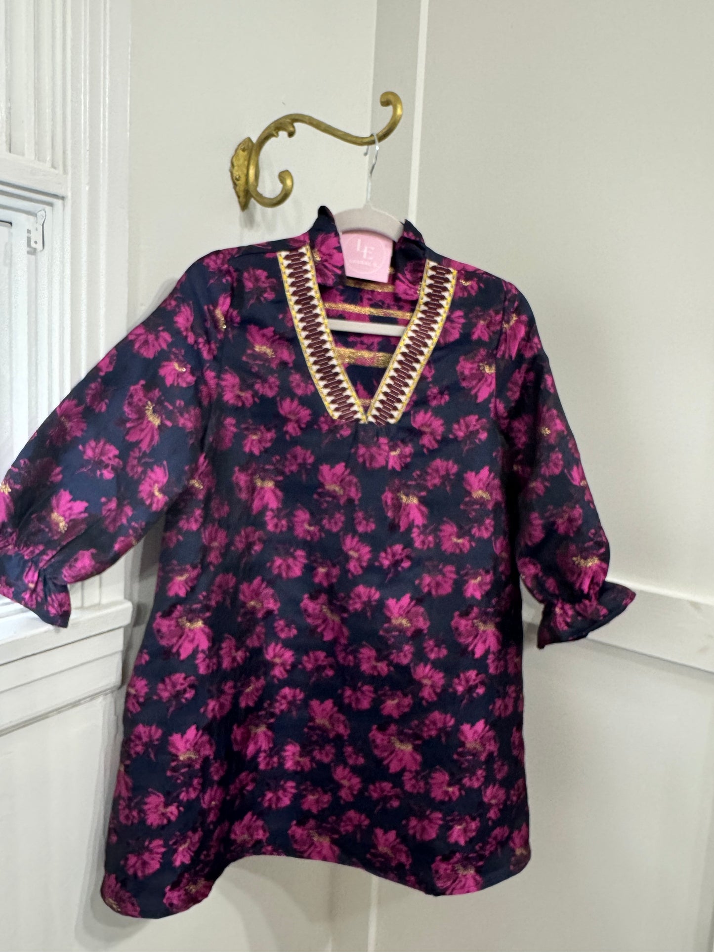 Navy fuschia floral jacquard vneck