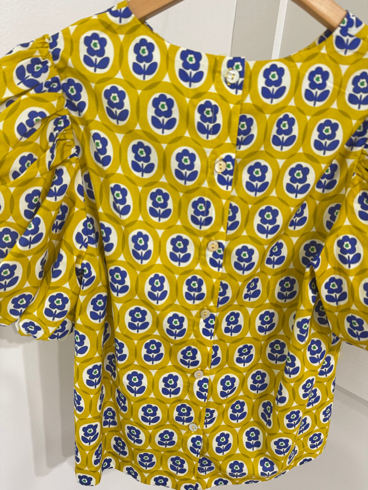 Yellow and blue flower top