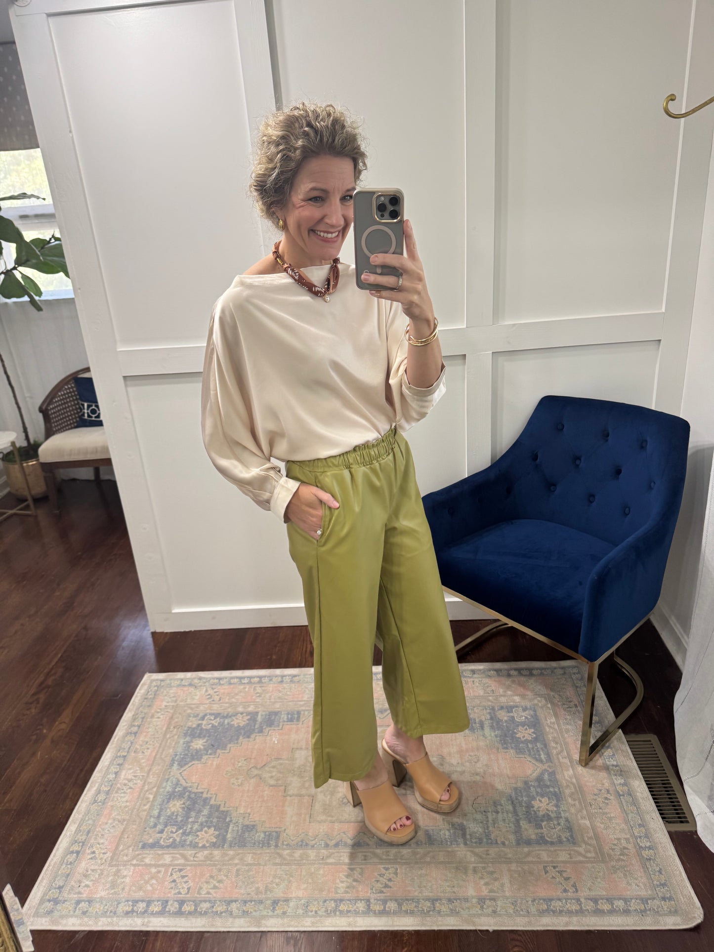 Light moss faux leather pant