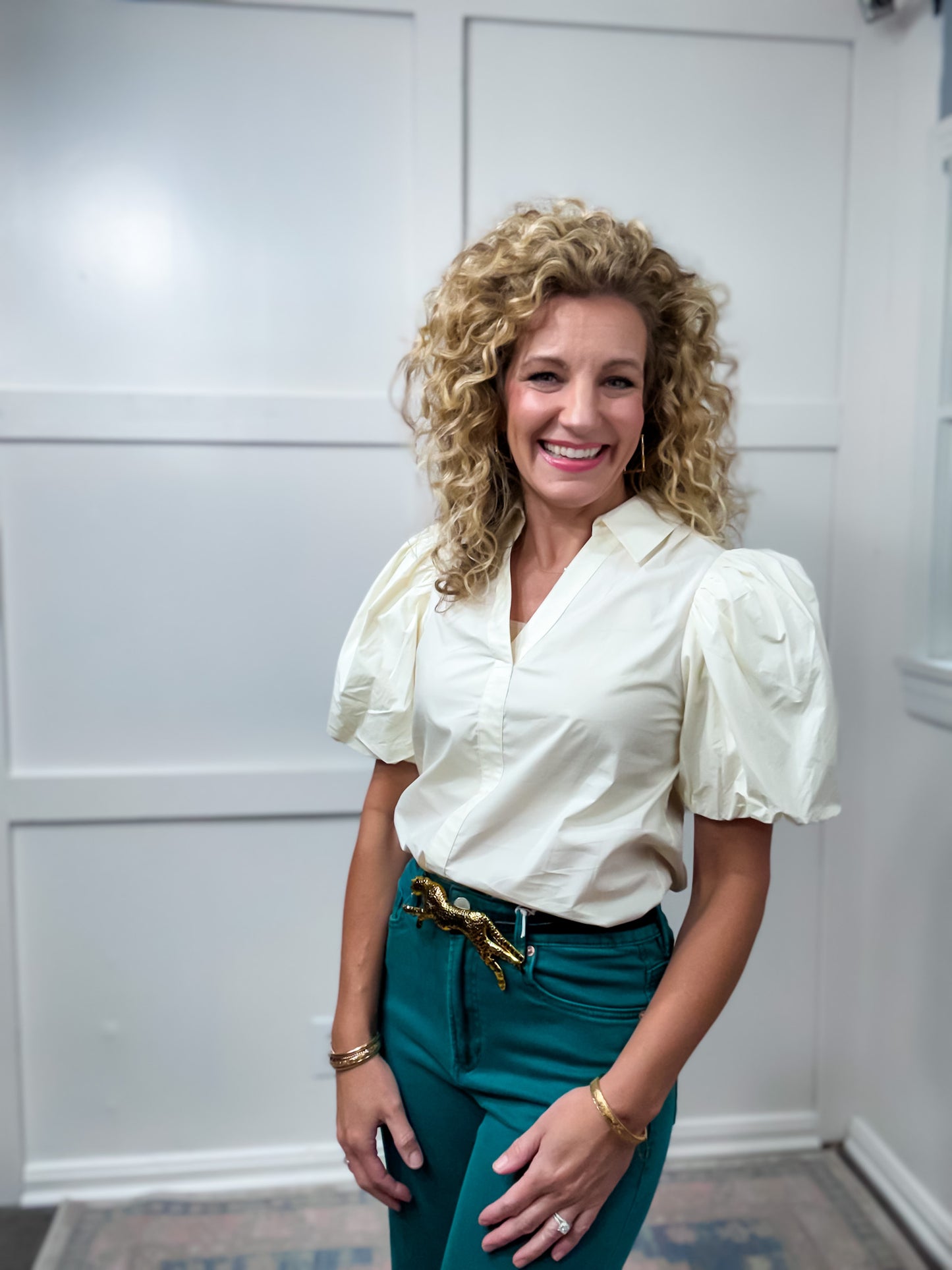 Cream puff sleeve blouse